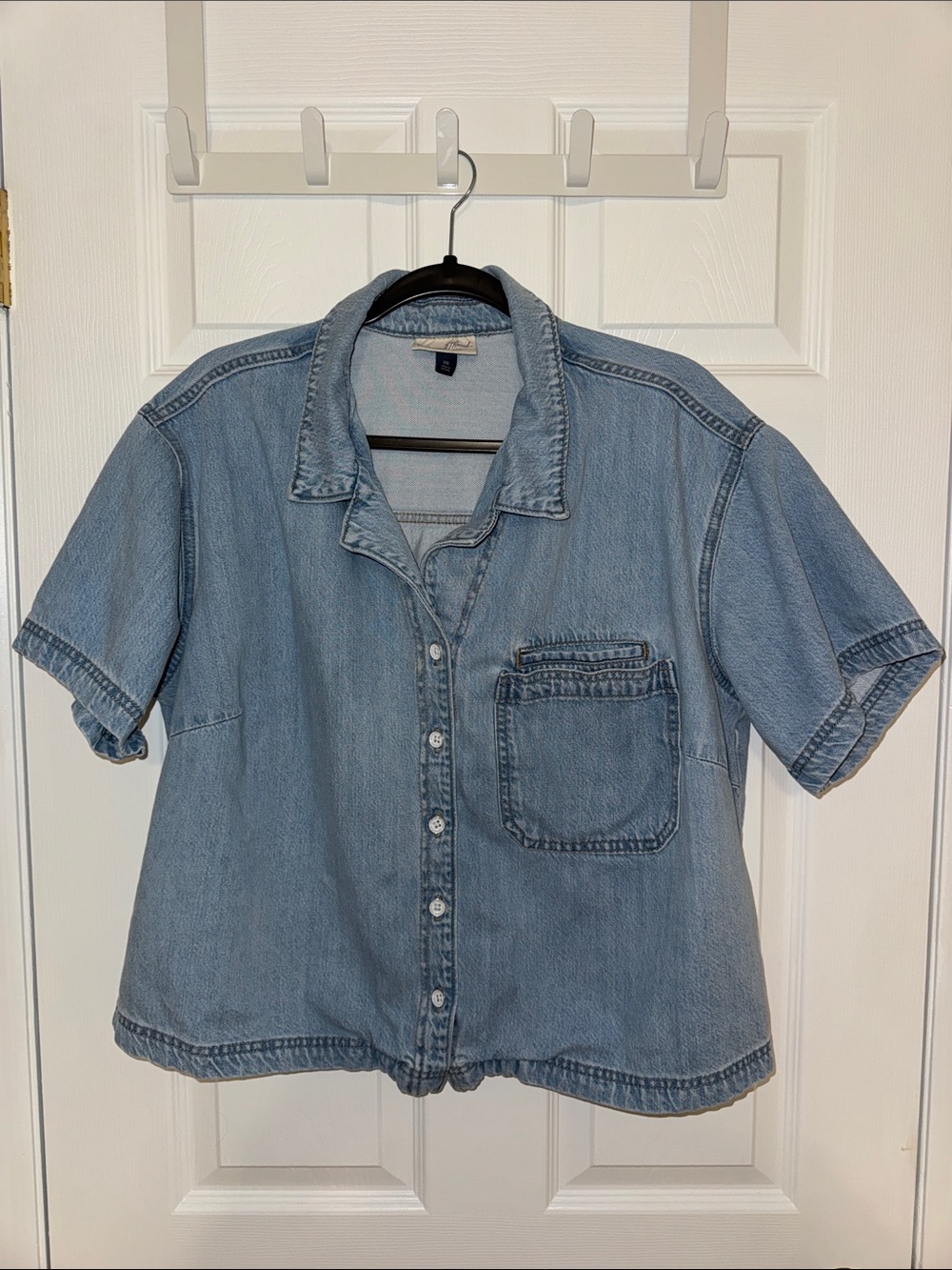 Universal Thread Light Blue Short-Sleeve Denim Button-Up Shirt